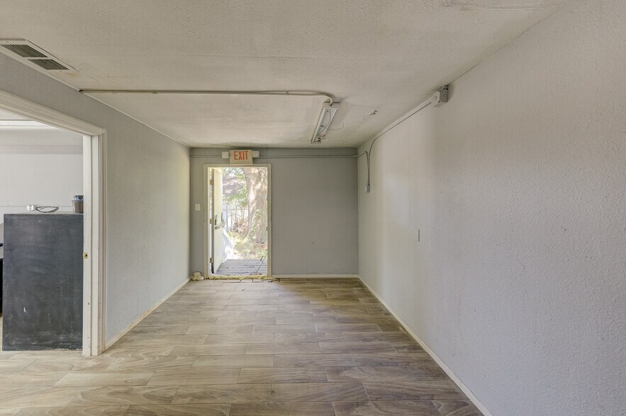 More Photos Of 8002-8004 Homestead, Houston Freestanding For Sale