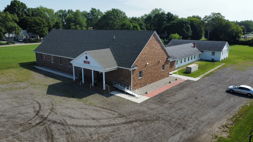 More Photos Of 811 S Oak St, Durand Religious Facility For Sale