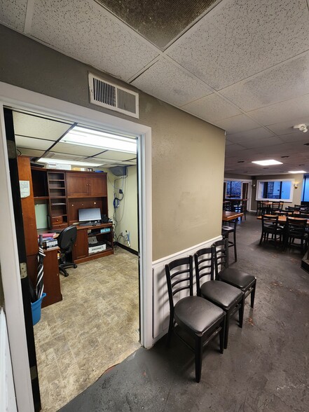 More Photos Of 321 N Main St, Hendersonville Restaurant For Lease