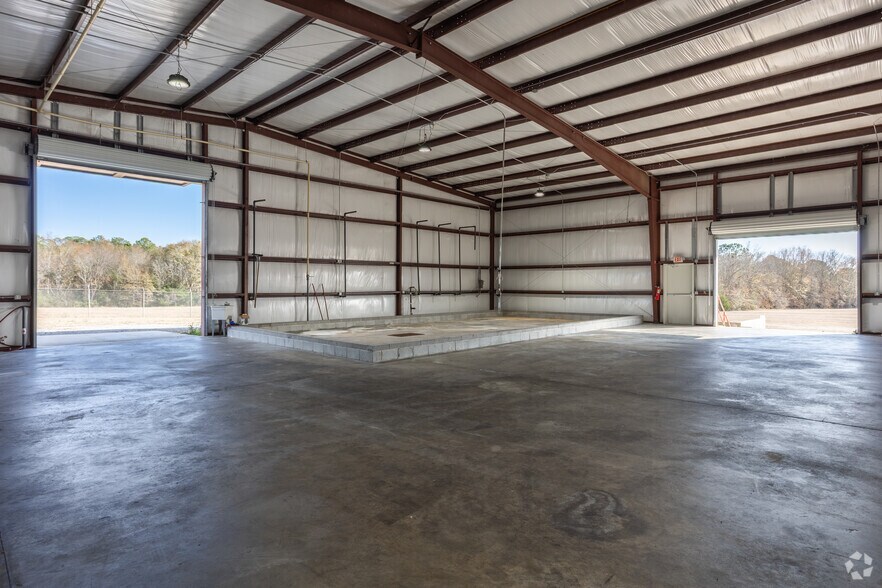 More Photos Of 628 Industrial Park Rd, Roberta Warehouse For Lease