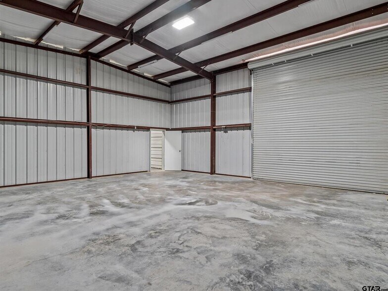 More Photos Of 702 Blackjack St, Winnsboro Flex For Sale