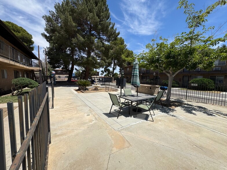 More Photos Of 518-524 E Avenue Q-12, Palmdale Apartments For Sale