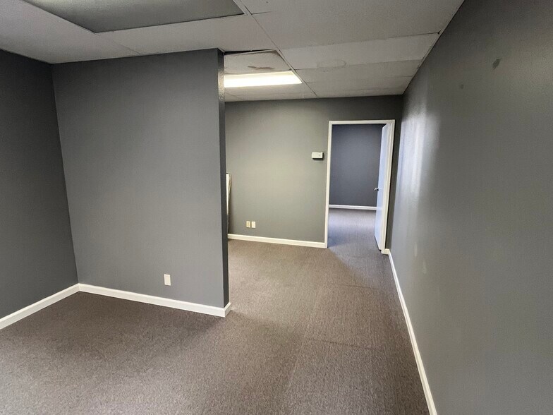 More Photos Of 4550 Kearny Villa Rd, San Diego Office For Sale