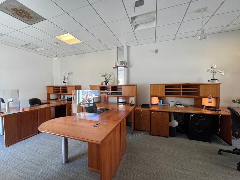 More Photos Of 5498 Geary Blvd, San Francisco Apartments For Lease