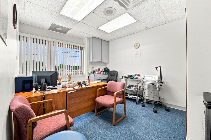 More Photos Of 4647 W 103 St, Oak Lawn Medical For Sale