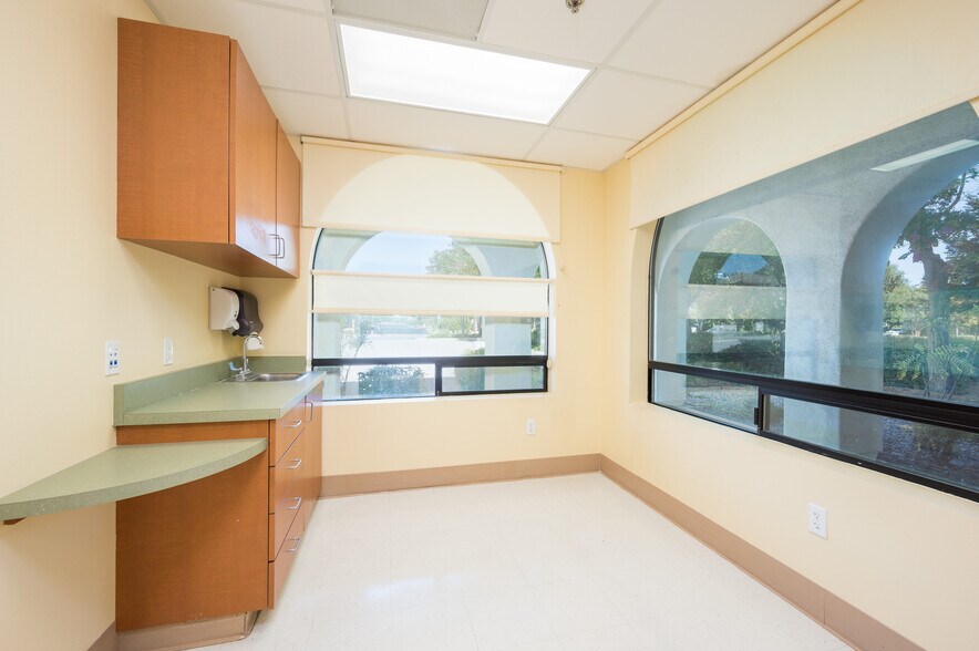 More Photos Of 325 Posada Ln, Templeton Healthcare For Lease