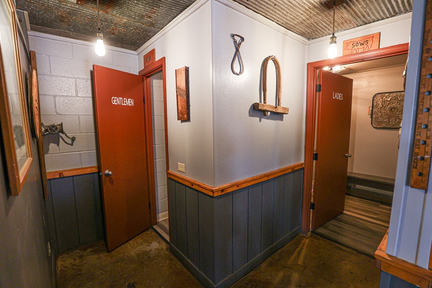 More Photos Of 15649 US-68, Benton Restaurant For Sale