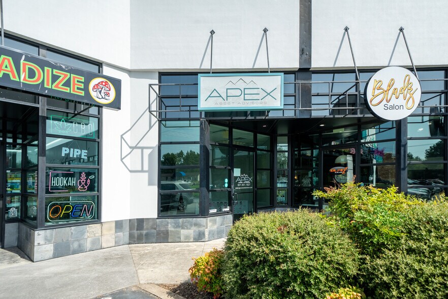 More Photos Of 1803 Airport Rd, Hot Springs General Retail For Lease