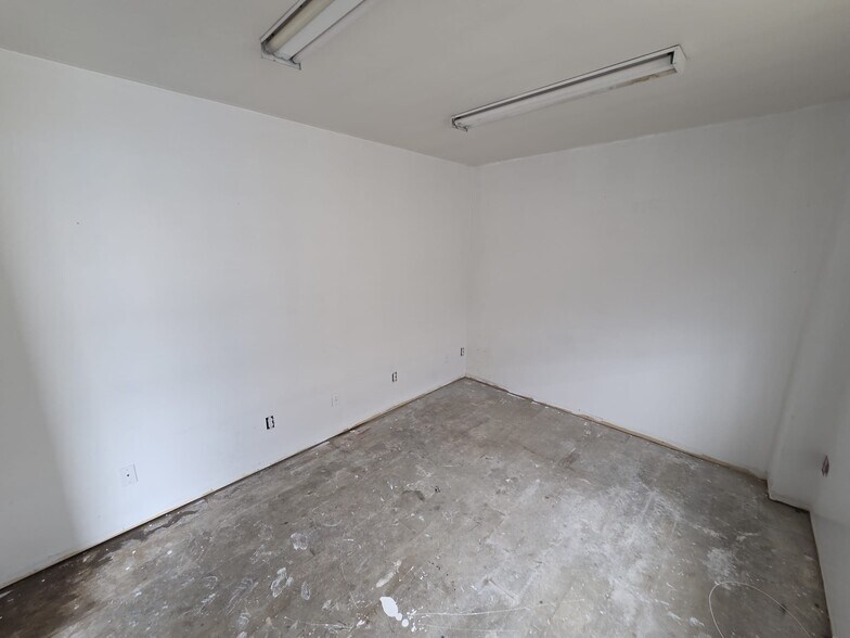 More Photos Of 20081-20091 Industrial Ave, Langley Warehouse For Lease