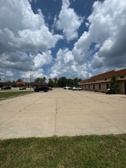 More Photos Of 1000 Hedstrom Dr, Ashland Warehouse For Lease