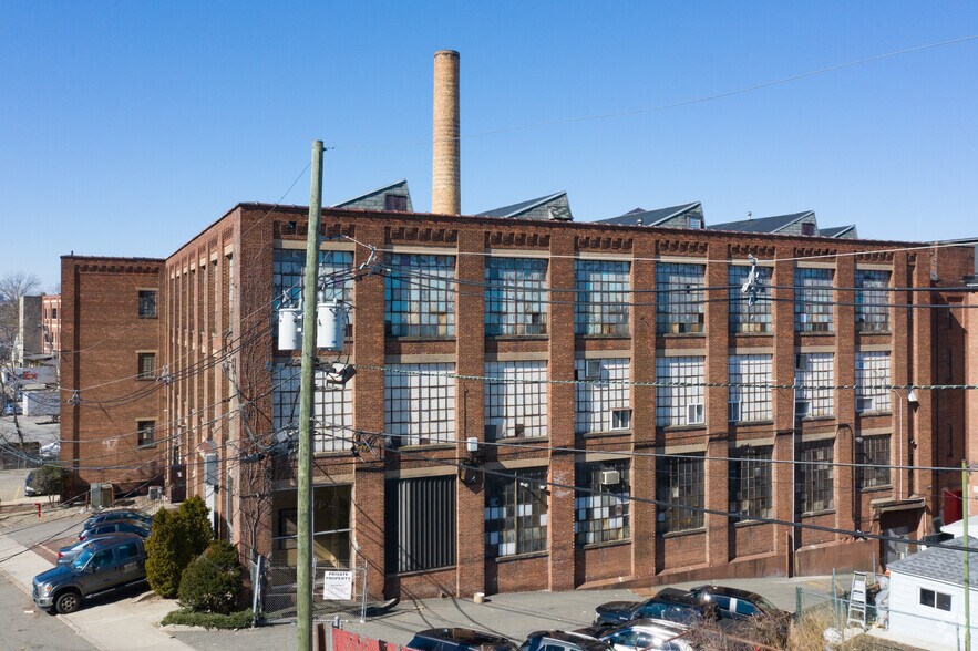 More Photos Of 100-100 Outwater Ln, Garfield Manufacturing For Lease