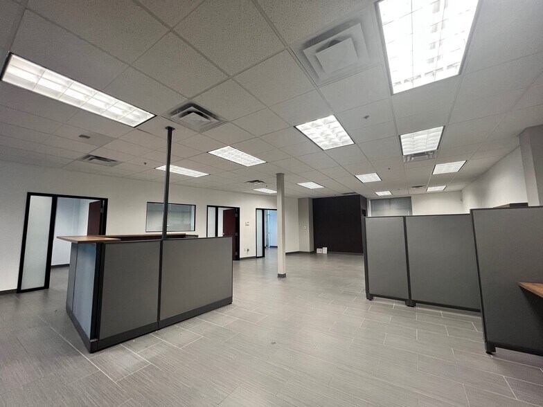 More Photos Of 2401 W Glendale Ave, Phoenix Medical For Lease