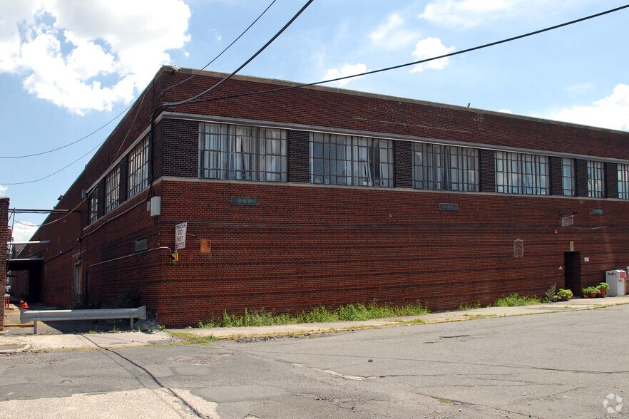 More Photos Of 1000 1st St, Harrison Warehouse For Lease