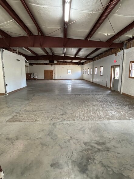 More Photos Of 5845 Walnut Grove Ln, Hickory Industrial For Lease