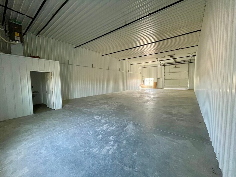 More Photos Of 385 Blacketor Dr, Rochester Warehouse For Lease