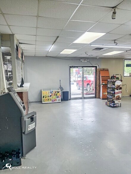 More Photos Of 37 Lynhurst Dr, Atlanta Freestanding For Sale