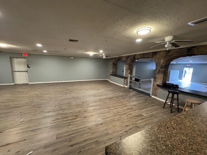 More Photos Of 7854 Moncrief-Dinsmore Rd, Jacksonville Freestanding For Sale