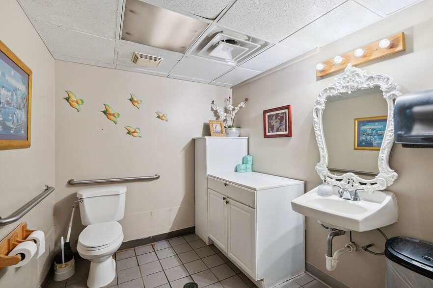 More Photos Of 395 Haywood Ln, Nashville Freestanding For Sale