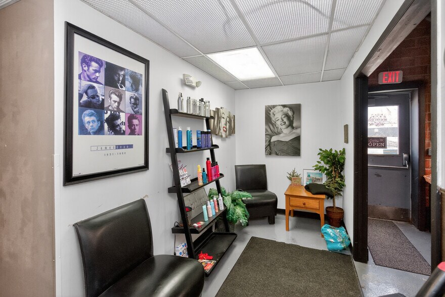 More Photos Of 1017 E 7th St N, Newton Office For Sale