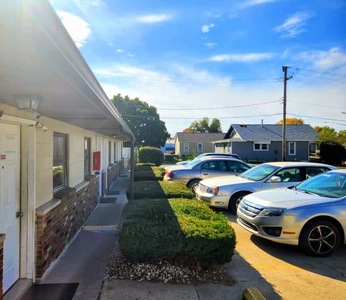 More Photos Of 317 S State St, Westville Hotel For Sale