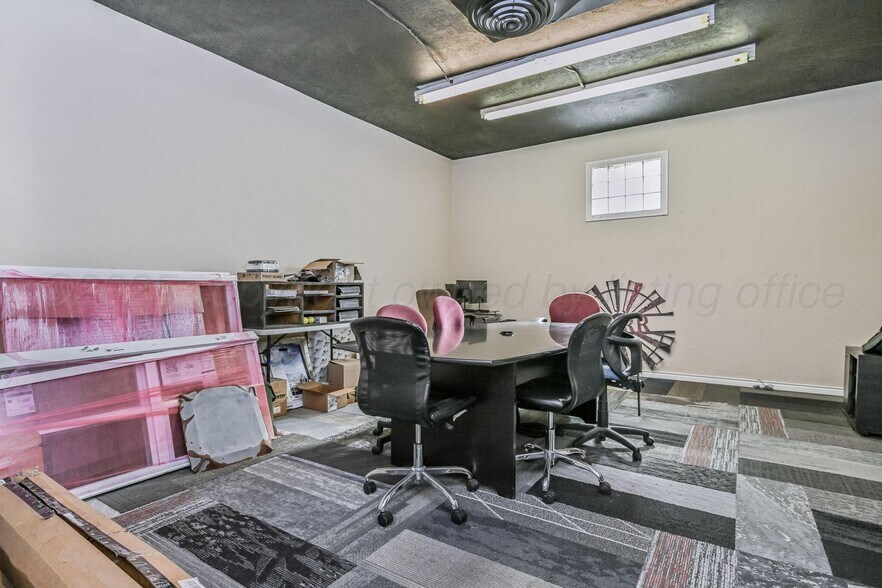 More Photos Of 915 W Wilks St, Pampa Office For Sale