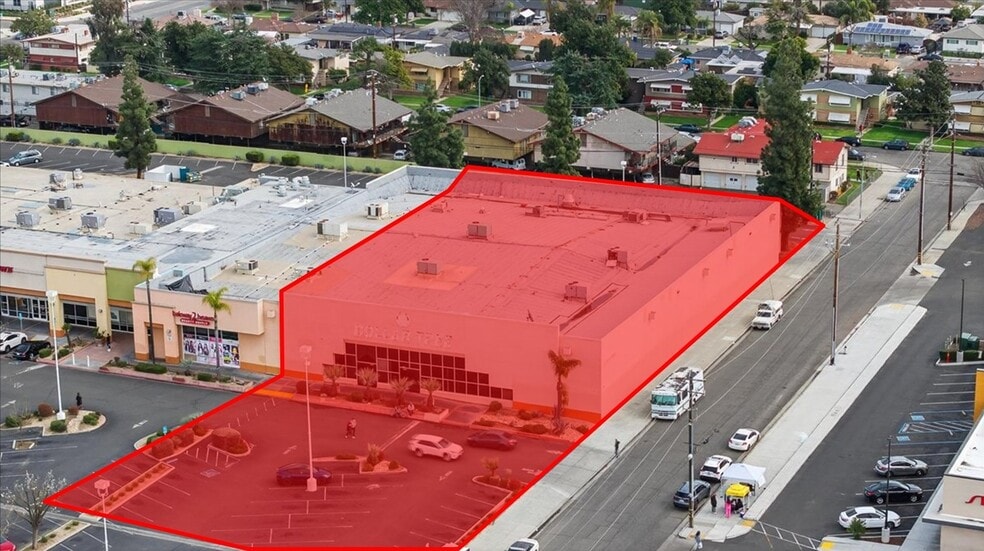More Photos Of 3730-3780 N Blackstone Ave, Fresno Unknown For Lease