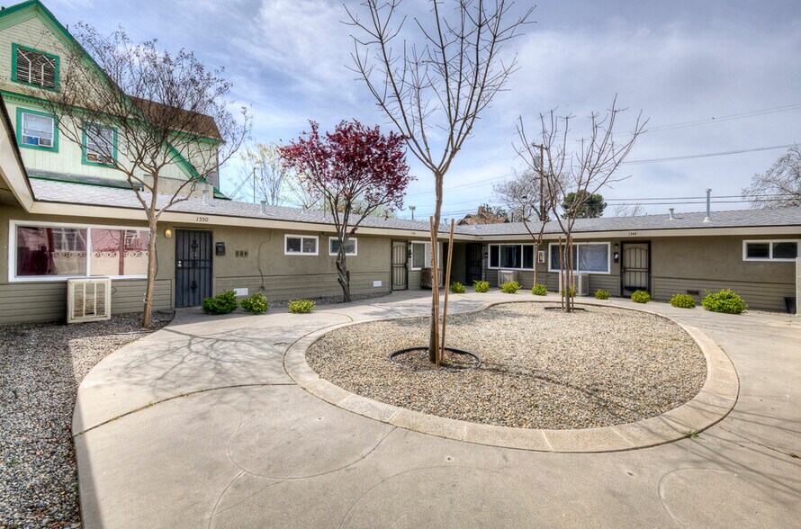 More Photos Of 289 N Calaveras St, Fresno Apartments For Sale