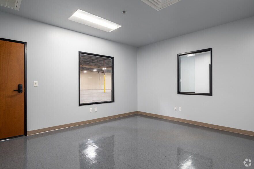 More Photos Of 3206 Industrial Ter, Austin Unknown For Lease