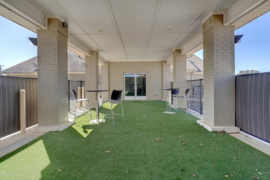 More Photos Of 809 Woodrow Wilson Ray Cir, Bridgeport Office For Sale