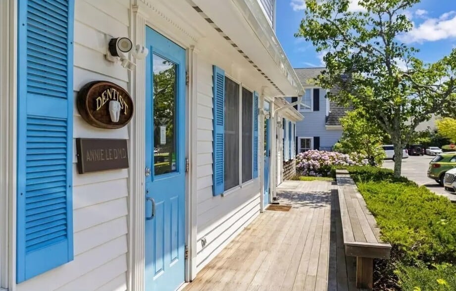 More Photos Of 258 Edgartown Vineyard Haven Rd, Edgartown Medical For Sale