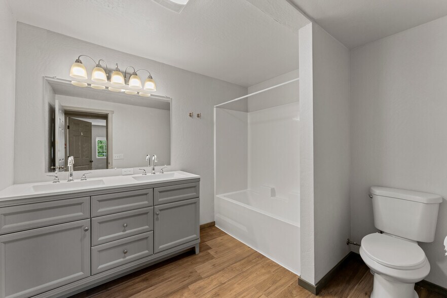 More Photos Of 5333 Rogue River Hwy, Gold Hill Multifamily For Sale