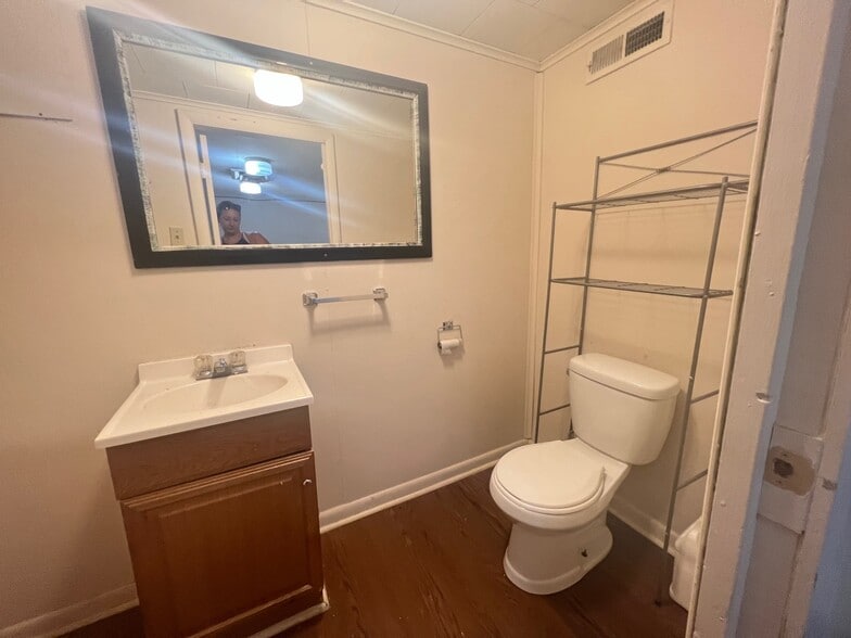 More Photos Of 108 S 4th St, Martins Ferry Storefront Retail Office For Lease