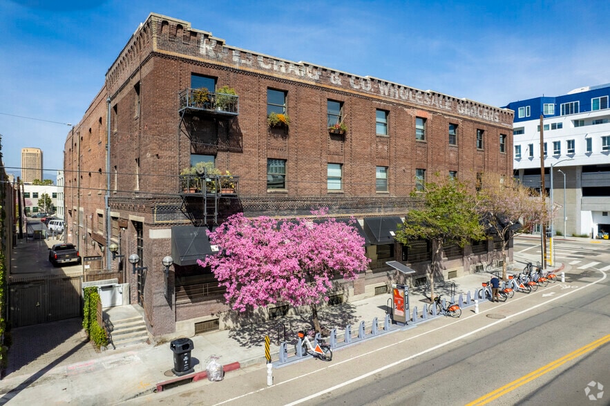 More Photos Of 255 S Santa Fe Ave, Los Angeles Apartments For Lease