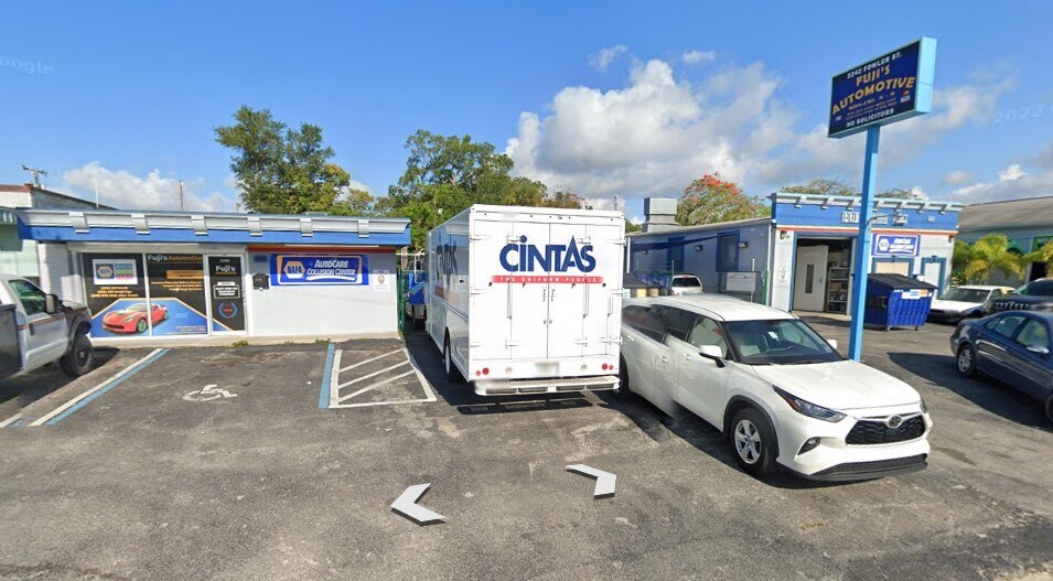 More Photos Of 2242 Fowler St, Fort Myers Service For Sale