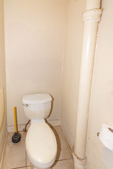 More Photos Of 3409 Greenmount Ave, Baltimore Storefront For Sale