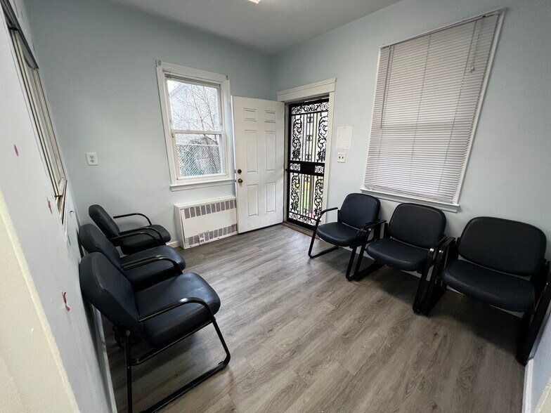 More Photos Of 238 Beach 20th St, Far Rockaway Medical For Lease