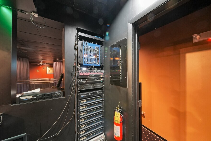 More Photos Of 5772 S Archer Ave, Chicago General Retail For Sale