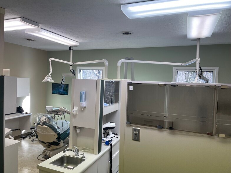 More Photos Of 1105 Clifty Dr, Madison Medical For Sale