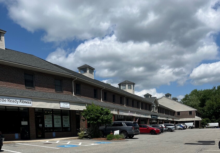 More Photos Of 200 Great Rd, Bedford Storefront Retail Office For Lease