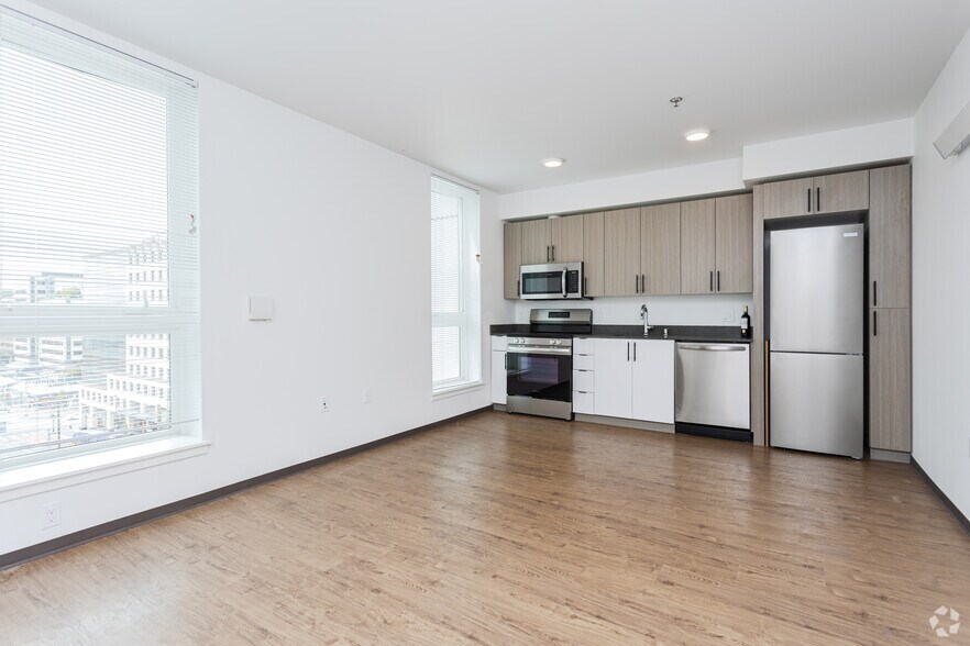More Photos Of 206 5th Ave S, Seattle Apartments For Lease