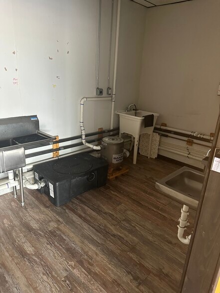 More Photos Of 4416 Fairmont Pky, Pasadena Unknown For Lease