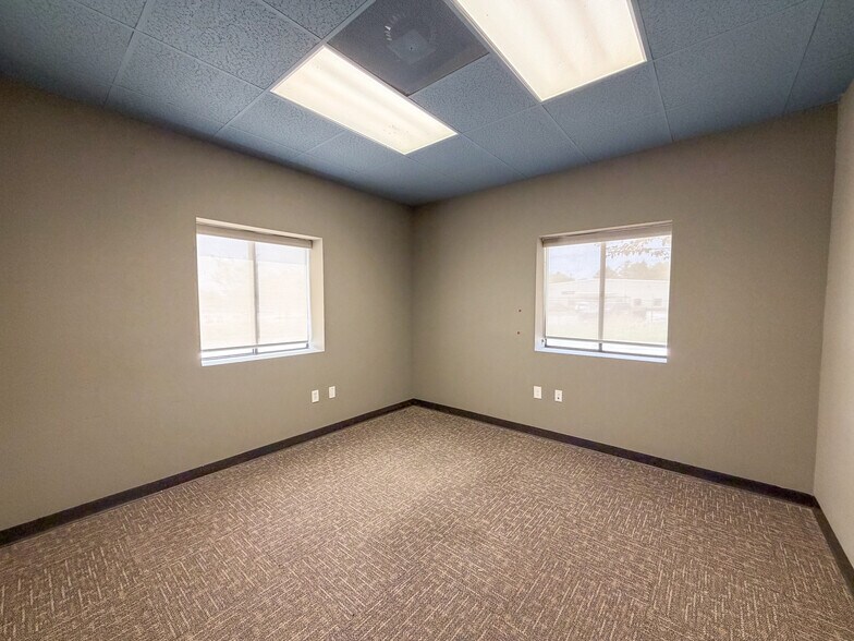 More Photos Of 3642 Bacor Rd, Houston Warehouse For Sale