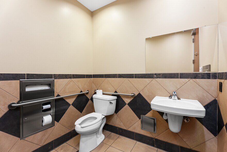 More Photos Of 33302 Valle Rd, San Juan Capistrano Office For Sale