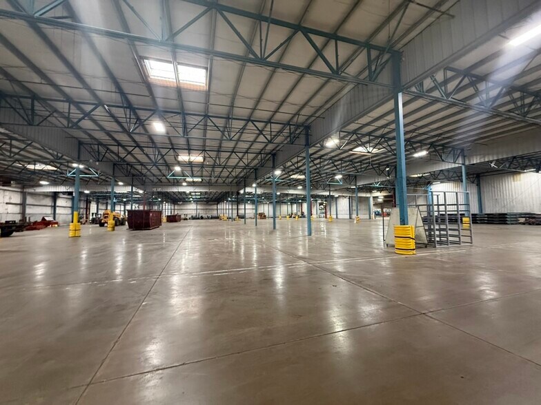 More Photos Of 1601 Blair's Ferry Rd NE, Cedar Rapids Manufacturing For Lease