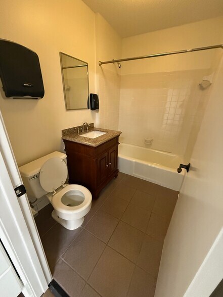 More Photos Of 5658 S Rex Rd, Memphis Medical For Lease