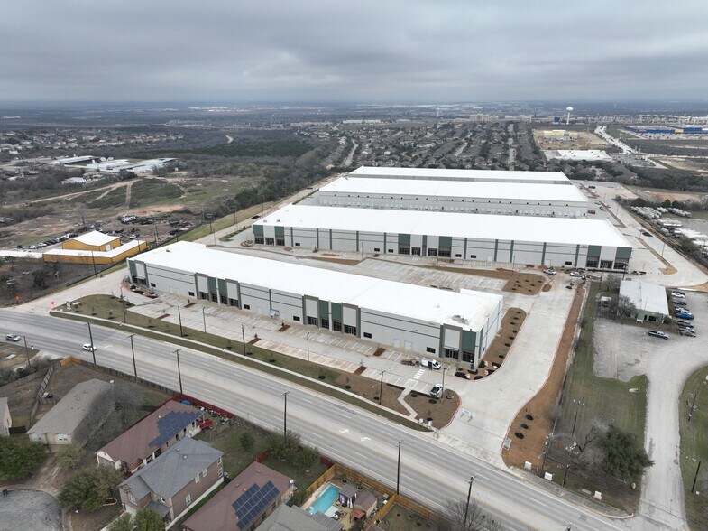 More Photos Of 13644 Toepperwein Rd, Live Oak Unknown For Lease