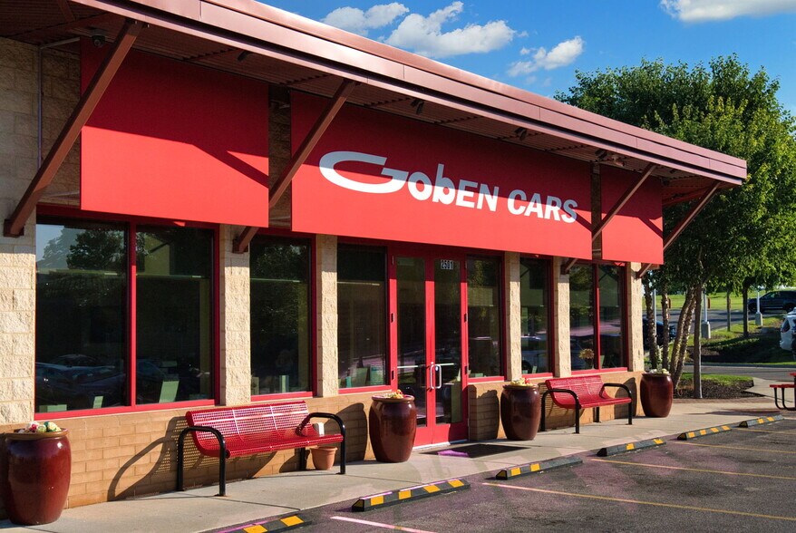 More Photos Of 2501 East Springs Dr, Madison Auto Dealership For Lease