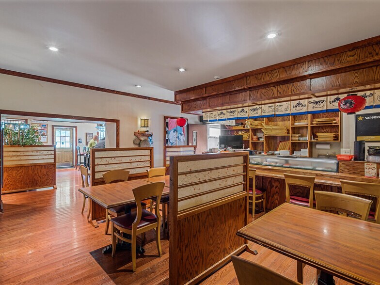 More Photos Of 1495 Farmington Ave, Pottstown General Retail For Sale