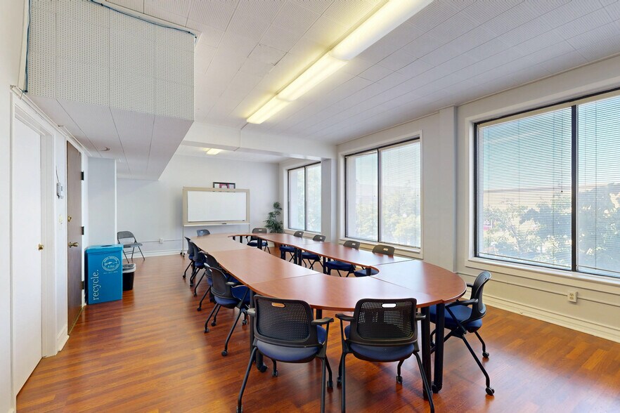 Primary Photo Of 1527 19th St, Bakersfield Medical For Lease