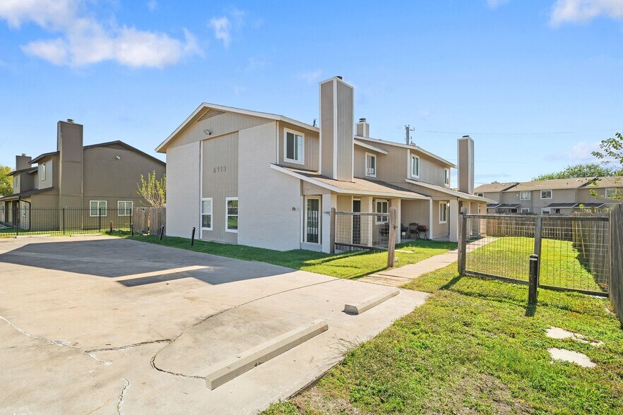 More Photos Of 6913 Wentworth Dr, Austin Multifamily For Sale